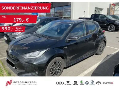 Gebraucht Toyota Yaris Hybrid Club 92 PS (67 kW) 2020 Black mica / ink Limousine