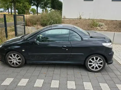 Gebraucht Peugeot 206 CC 109 PS (80 kW) 2009 Schwarz Cabrio