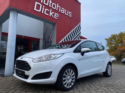 Gebraucht Ford Fiesta Trend 60 PS (44 kW) 2015 Weiß Kleinwagen
