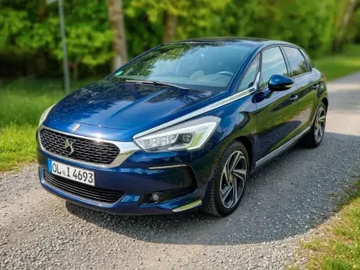 Gebraucht Citroën DS5 Sport Chic 181 PS (133 kW) 2015 Violett Kleinwagen