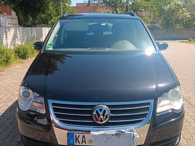 Begagnad VW Touran Trendline 102 HK (75 kW) 2010 Svart Minibuss