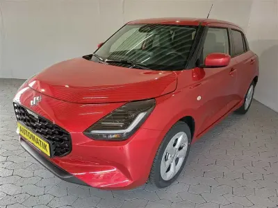 Neu Suzuki Swift Comfort+ 83 PS (61 kW) 2025 Burning red pearl metallic / s Kleinwagen