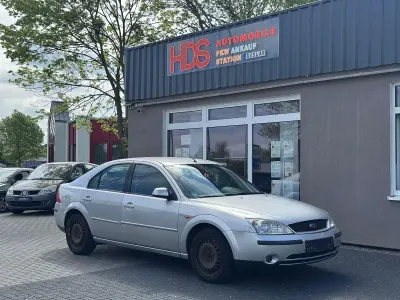 Używany Ford Mondeo Ghia 125 KM (91 kW) 2001 Srebrny Sedan/Limuzyna