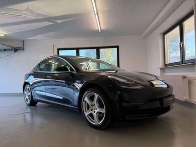 Begagnad Tesla Model 3 258 kW (351 HK) 2019 Svart Sedan