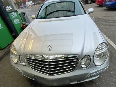 Używany Mercedes E320 Avantgarde 224 KM (164 kW) 2008 Czarny Kombi