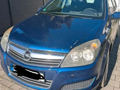 Usata Opel Astra 125 CV (91 kW) 2008 Blu Utilitaria