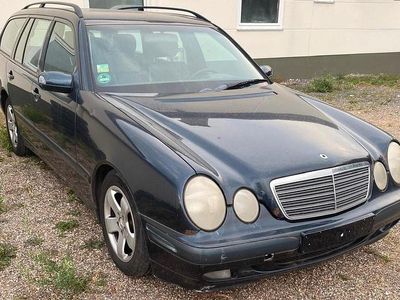 Mercedes E200