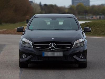 Usata Mercedes A180 122 CV (89 kW) 2014 Nero Berlina