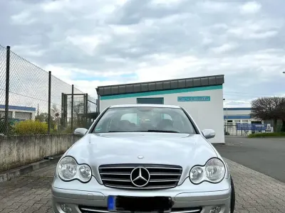 Second-hand Mercedes C220 150 CP (110 kW) 2004 Argintiu Berlinǎ