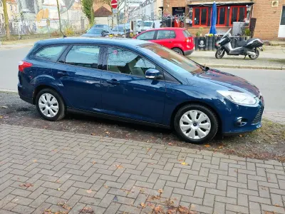 Gebraucht Ford Focus Trend 116 PS (85 kW) 2014 Blau Kombi