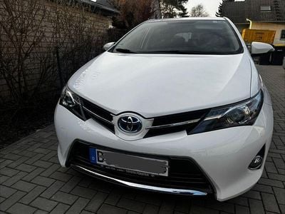 Gebraucht Toyota Auris Hybrid Life+ 99 PS (72 kW) 2013 Weiß Limousine