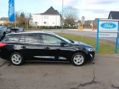 Gebraucht Ford Focus 120 PS (88 kW) 2020 Schwarz Limousine
