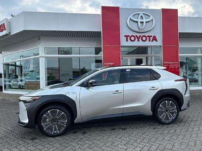Gebraucht Toyota bZ4X 150 kW (204 PS) 2023 Precious silver SUV