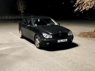 Schwarz Gebraucht 2003 Mercedes C200 Limousine | 3.600 € (Teuer)