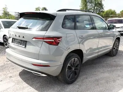 Neu Skoda Karoq SportLine 150 PS (110 kW) 2026 Stahlgrau stahlgrau SUV