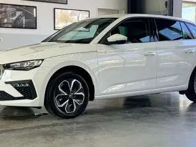 Gebraucht Skoda Scala Selection 116 PS (85 kW) 2025 Weiß Kleinwagen