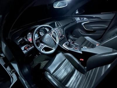 Begagnad Opel Insignia OPC 160 HK (117 kW) 2013 Vit Sportkupé