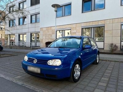 Usata VW Golf IV 105 CV (77 kW) 2002 Blu Utilitaria