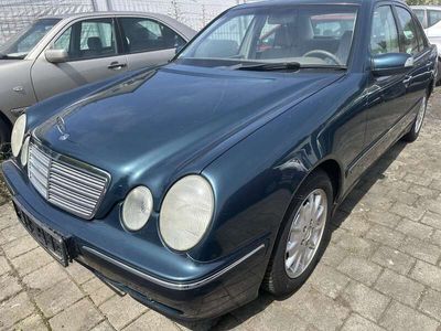 Mercedes E200