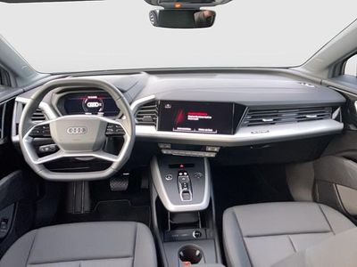 Grau Gebraucht 2024 Audi Q4 e-tron S-Line SUV | 46.970 € (Fairer Preis)