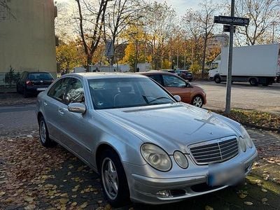 Mercedes E200