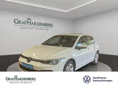 Gebraucht VW Golf VIII Life 131 PS (96 kW) 2024 Weiß Limousine
