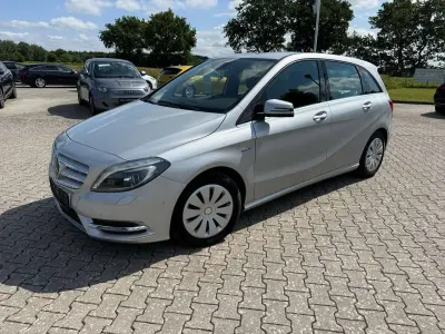 Gebraucht Mercedes B200 136 PS (100 kW) 2012 Polarsilber  metalliclack Kleinwagen