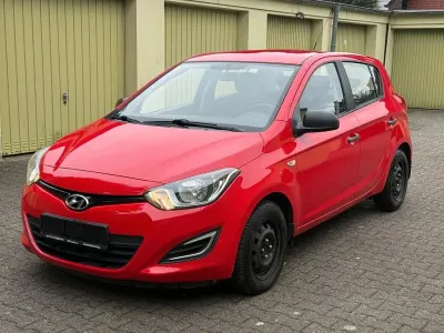 Gebraucht Hyundai i20 Edition 86 PS (63 kW) 2013 Rot Kleinwagen