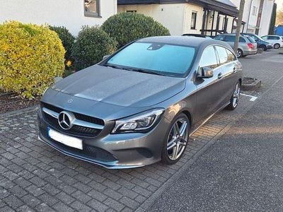 Gebraucht Mercedes CLA200 Shooting Brake 156 PS (114 kW) 2017 Grau Kombi