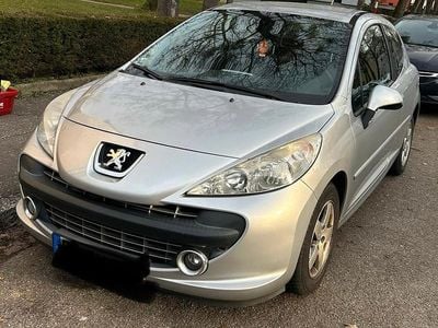 Silber Gebraucht 2007 Peugeot 207 Kleinwagen | 2.500 € (Teuer)