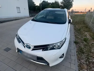 Gebraucht Toyota Auris Hybrid Executive 136 PS (100 kW) 2013 Weiß Kombi