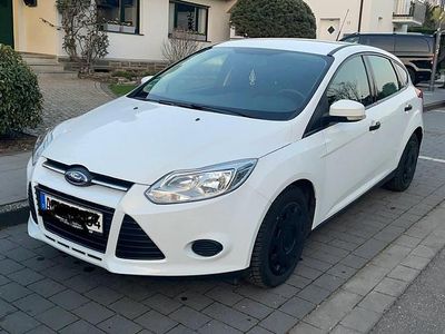 Gebraucht Ford Focus 75 PS (55 kW) 2014 Weiß Limousine