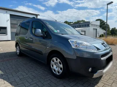 Gebraucht Peugeot TePee 120 PS (88 kW) 2010 Grau Van / Kleinbus