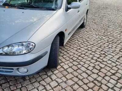 Gebraucht Renault Mégane Expression 95 PS (69 kW) 2000 Grau Limousine