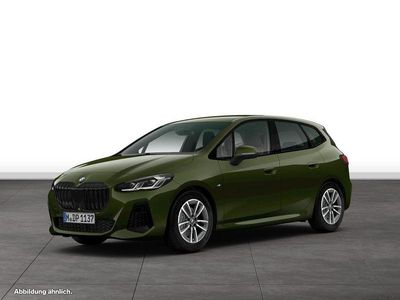 Sanremo green metallic Gebraucht 2025 BMW 220 Active Tourer Luxury Line Van / Kleinbus | 36.154 € (Fairer Preis)