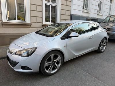 Second-hand Opel Astra GTC 165 CP (121 kW) 2012 Alb Coupe