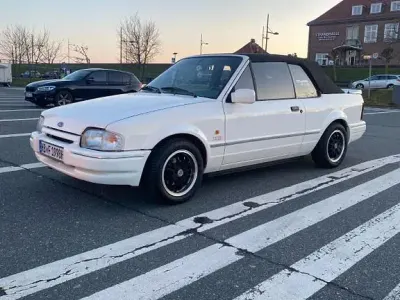 Gebraucht Ford Escort Cabriolet 105 PS (77 kW) 1988 Weiß Cabrio