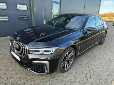 Gebraucht BMW 750 M Sport 530 PS (389 kW) 2019 Carbonschwarz metallic (metallic) Limousine