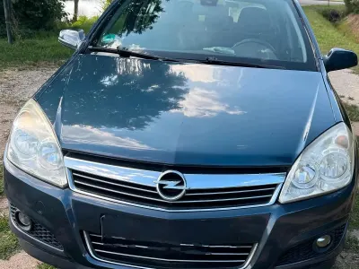 Gebraucht Opel Astra 90 PS (66 kW) 2009 Limousine