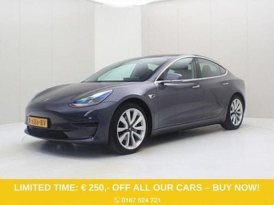 Grau Gebraucht 2020 Tesla Model 3 Standard Range Limousine | 21.900 € (Guter Preis)