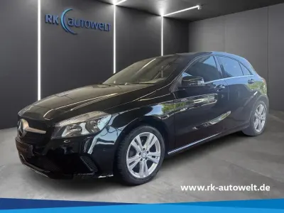 Gebraucht Mercedes A180 Urban 122 PS (89 kW) 2017 Schwarz Limousine