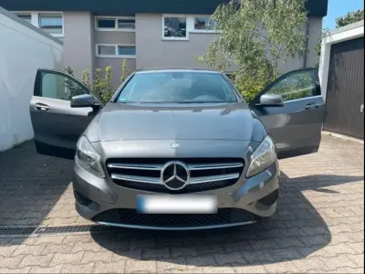 Gebraucht Mercedes A180 122 PS (89 kW) 2013 Grau Kleinwagen