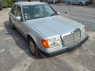Gebraucht Mercedes E230 132 PS (97 kW) 1990 Silber Limousine