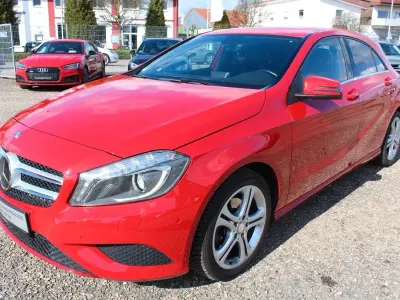 Używany Mercedes A180 Business 122 KM (89 kW) 2015 Czerwony Sedan/Limuzyna