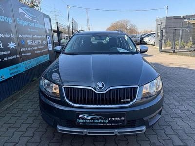 Gebraucht Skoda Octavia Scout 4x4 184 PS (135 kW) 2015 Grau Kleinwagen