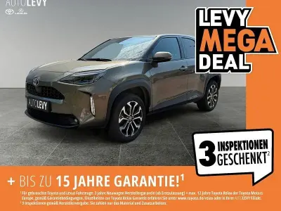Gebraucht Toyota Yaris Cross 116 PS (85 kW) 2022 Grau SUV