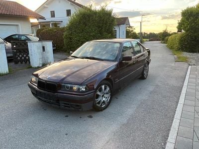 Gebraucht BMW 318 113 PS (83 kW) 1994 Violet Limousine