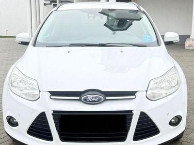 Weiß Gebraucht 2014 Ford Focus Titanium Kombi | 3.200 € (Guter Preis)