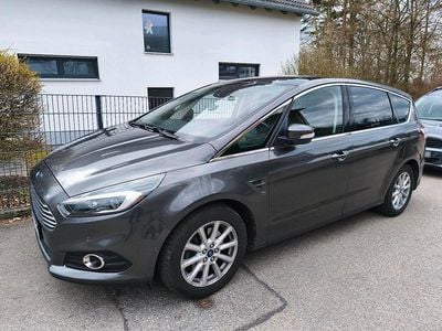 Gebraucht Ford S-MAX Titanium 190 PS (139 kW) 2019 Grau Van / Kleinbus
