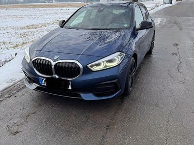 Gebraucht BMW 118 Sport Line 136 PS (100 kW) 2023 Blau Kleinwagen